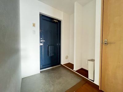 【玄関】 | メゾンドール高石 | 【玄関】ゆとりの玄関ですよ！シューズボックス置場ございますので、散らかりがちな玄関も片付きますね！