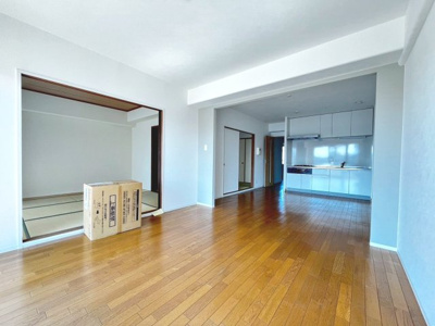 【居間・リビング】 | メゾンドール高石 | 南海本線「北助松」駅まで徒歩７分！毎日の通勤や通学に便利です♪