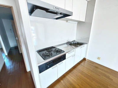 【キッチン】 | メゾンドール高石 | コンロ入替えれますよ♪３口コンロの使いやすいキッチンです！お料理の幅も広がりますね！