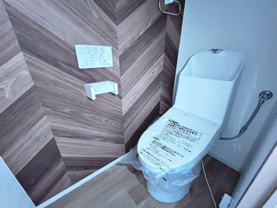 【トイレ】 | メゾンドール高石 | 【トイレ新調】温水便座洗浄便座ですので、寒い日も温かい便座で安心して使用していただけますよ！