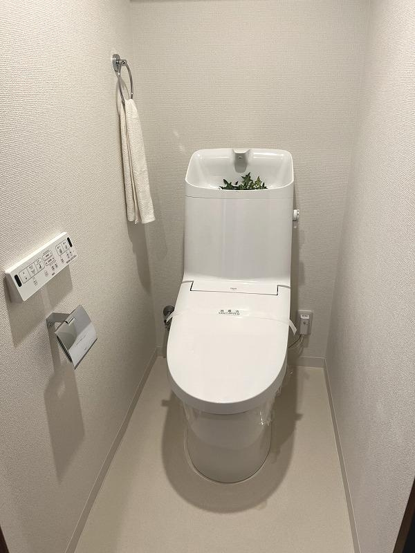 メロディーハイム守口のトイレ|温水洗浄便座付き
■物件内覧・資金計画相談・住宅ローン相談、リフォーム相談、お問合せ受付中■
※当日・翌日のご内覧、ご相談はお電話でのお問合せがスムーズです！