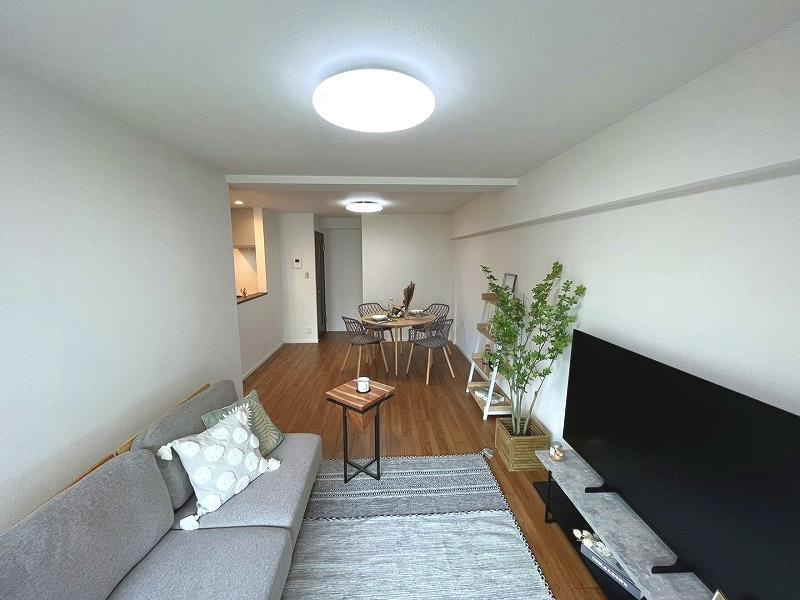 メロディーハイム守口の居間・リビング|LDK15.5帖
■物件内覧・資金計画相談・住宅ローン相談、リフォーム相談、お問合せ受付中■
※当日・翌日のご内覧、ご相談はお電話でのお問合せがスムーズです！