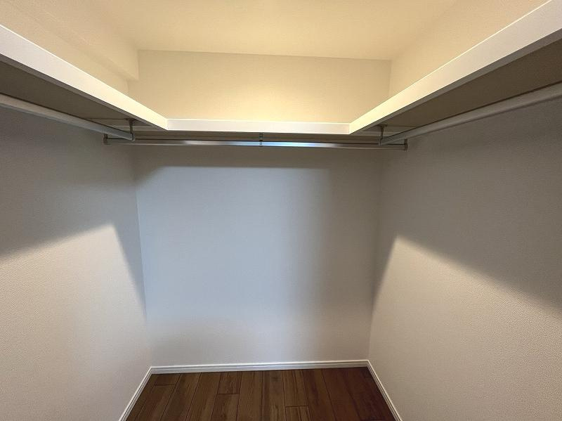 メロディーハイム守口の収納|ウォークインクローゼット
■物件内覧・資金計画相談・住宅ローン相談、リフォーム相談、お問合せ受付中■
※当日・翌日のご内覧、ご相談はお電話でのお問合せがスムーズです！