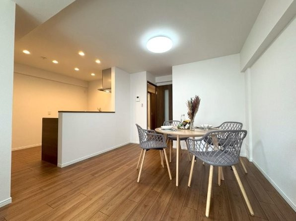 メロディーハイム守口のキッチン|LDK15.5帖　対面キッチン
■物件内覧・資金計画相談・住宅ローン相談、リフォーム相談、お問合せ受付中■
※当日・翌日のご内覧、ご相談はお電話でのお問合せがスムーズです！