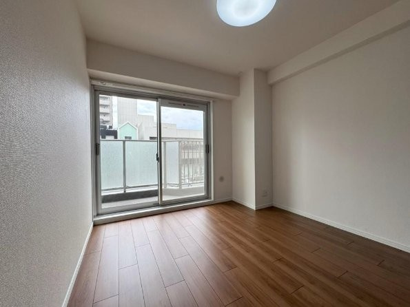 メロディーハイム守口の子供部屋|洋室5.2帖
■物件内覧・資金計画相談・住宅ローン相談、リフォーム相談、お問合せ受付中■
※当日・翌日のご内覧、ご相談はお電話でのお問合せがスムーズです！