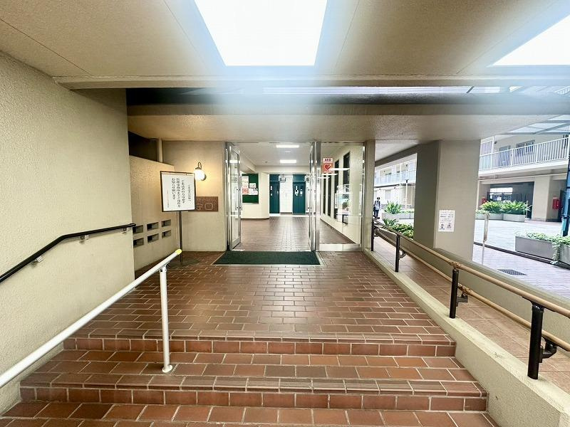 メロディーハイム守口のエントランス|■物件内覧・資金計画相談・住宅ローン相談、リフォーム相談、お問合せ受付中■
※当日・翌日のご内覧、ご相談はお電話でのお問合せがスムーズです！