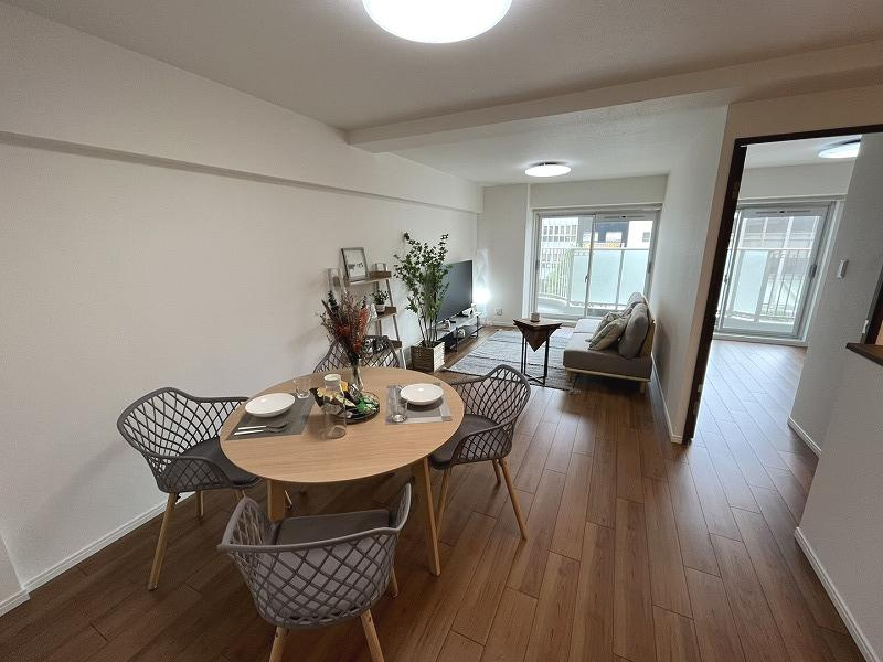 メロディーハイム守口の居間・リビング|LDK15.5帖
■物件内覧・資金計画相談・住宅ローン相談、リフォーム相談、お問合せ受付中■
※当日・翌日のご内覧、ご相談はお電話でのお問合せがスムーズです！