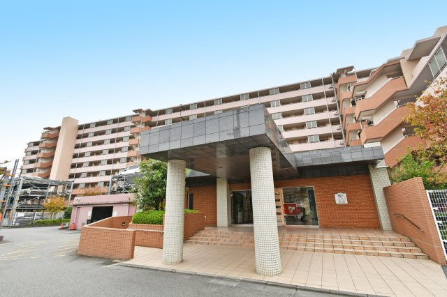 ビクトリアアネーロ大宮のエントランス|『物件を今日見てみたい』といった当日のご案内、同条件などの物件、他社様掲載物件もご紹介可能！一日でまとめて内覧したい方、ぜひ当社までお問い合わせ下さい。スタッフ一同皆様のご連絡お待ちしております！