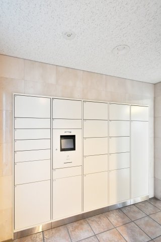 ビクトリアアネーロ大宮の設備|大小さまざまな宅配ボックスも設置しておりますので、共働き世帯や小さなお子様がいるご家庭はもちろん、ライフワークバランスにとらわれず、ネットでショッピングをお楽しみいただけます！