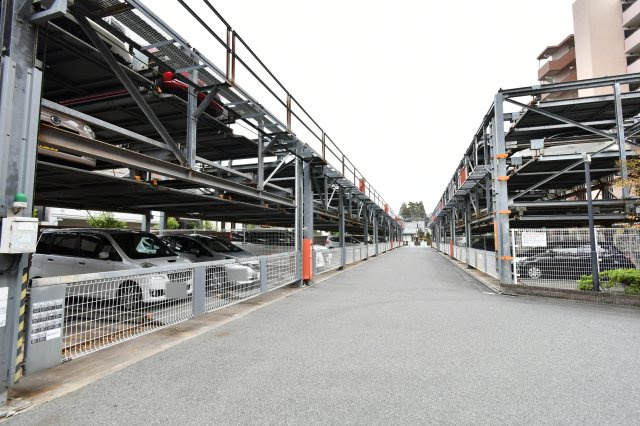 ビクトリアアネーロ大宮の駐車場|■私共は、強引なセールスは致しません。『今買えるから大丈夫』ではなく、『買った後の本当の幸せは何か』を考えた上でのご提案を徹底しております。どうぞお気軽にご連絡下さいませ。