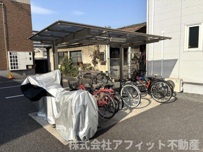 【その他共用部分】 | クロワゾン | 屋根付き駐輪場