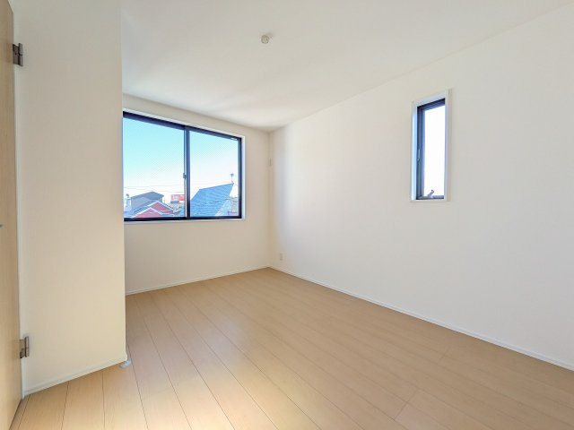 八王子市　子安町　新築一戸建ての子供部屋|～3階5.6帖の洋室　2面採光で明るく風通しの良いお部屋です～