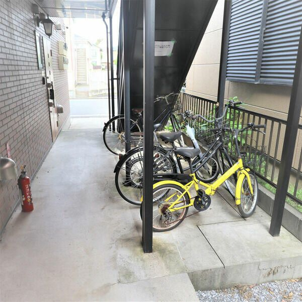 フォレスト根岸のエントランス