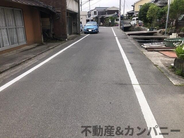 東温市北方の売地の前面道路含む現地写真|前面道路含む現地写真です