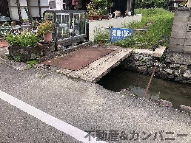 東温市北方の売地の前面道路含む現地写真|前面道路含む現地写真です