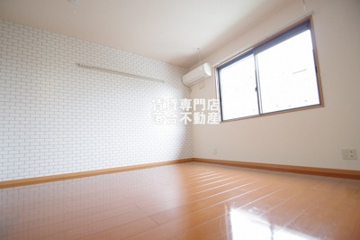 【寝室】 | ジュネス・ドミール | 落ち着いた色調の洋室