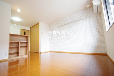 【居間・リビング】 | ジュネス・ドミール | 南向きの使いやすいリビング♪