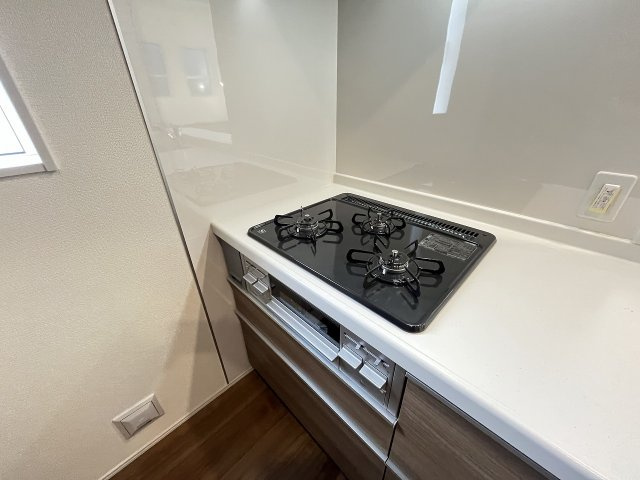 【キッチン】 | 福岡市東区美和台3丁目　2号棟（全2棟）【仲介手数料無料・0円】 | 現地写真。