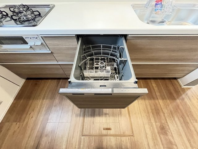 【キッチン】 | 福岡市東区美和台3丁目　2号棟（全2棟）【仲介手数料無料・0円】 | 施工例。施工例は完成時と異なる場合があります。