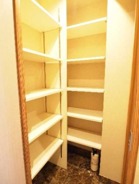 エスティメゾン銀座　駅近　ペット相談　駐車場の玄関