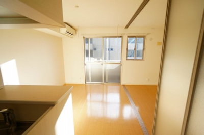 【居間・リビング】 | リーベC棟 | こちらの居間で趣味の時間をお楽しみください