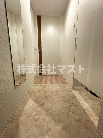 セレニテ本町リアンの玄関