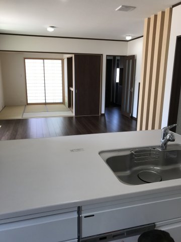 泉南郡田尻町吉見戸建の居間・リビング|LDKクッションフロアを取れば、きれいなフローリングがあります♪