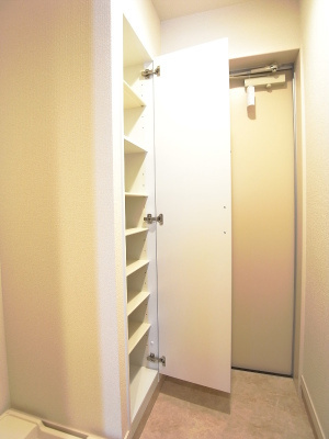 【玄関】 | リブリ・三ツ沢フラッツ | ゆったりとした玄関です