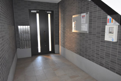 【エントランス】 | ザ・コモド草戸