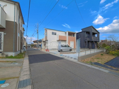 【前面道路含む現地写真】 | ブルーミングガーデン岡崎市福岡町新町-5号棟