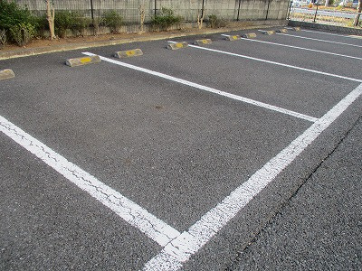 レオパレスIYの駐車場