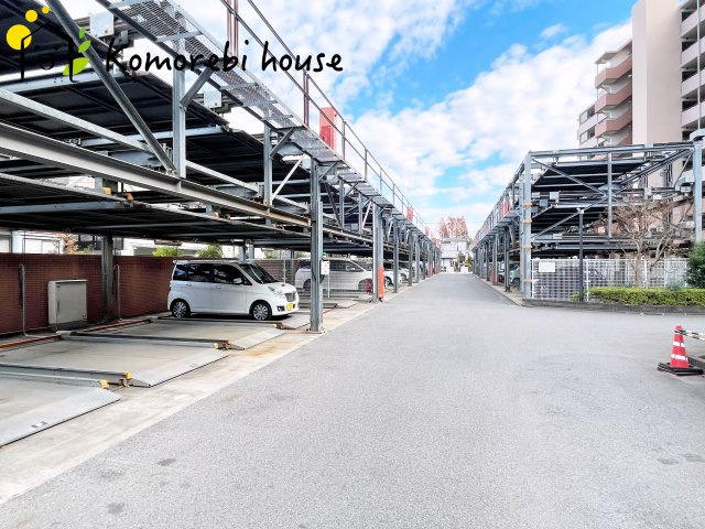 ビクトリアアネーロ大宮の駐車場|駐車場があるので、車を買う予定の方も安心です