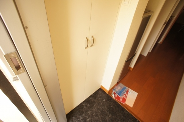 レオパレスグランシャリオの玄関