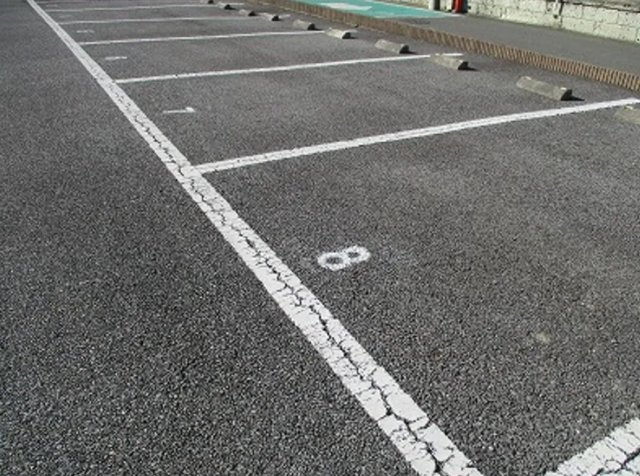 レオパレスグランシャリオの駐車場