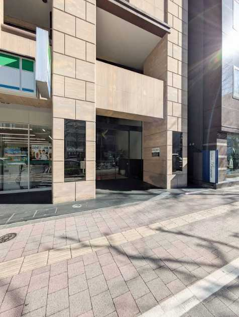 エスティメゾン銀座　駅近　ペット相談　駐車場のエントランス