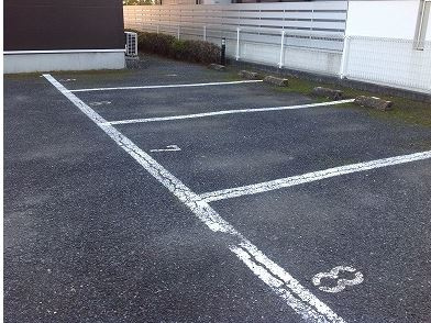 レオパレスさちの駐車場