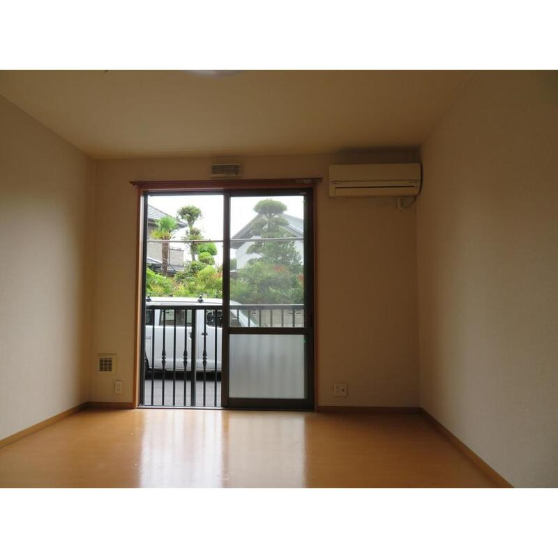 フローラ東大宮の居間・リビング