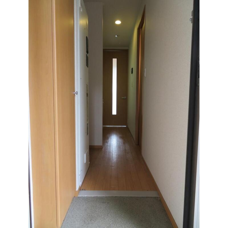 フローラ東大宮の玄関