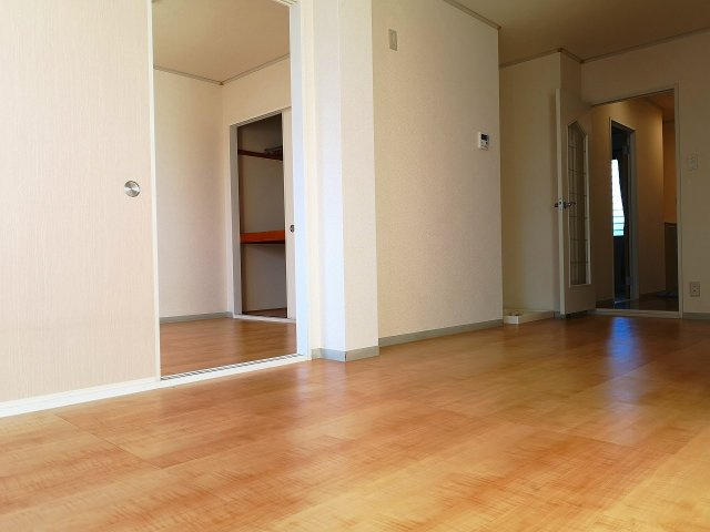 川崎市多摩区中野島２丁目のアパートの居間・リビング