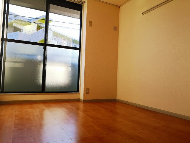 川崎市多摩区中野島２丁目のアパートの居間・リビング