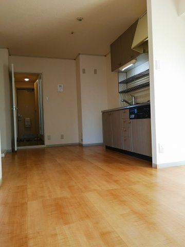 川崎市多摩区中野島２丁目のアパートの居間・リビング