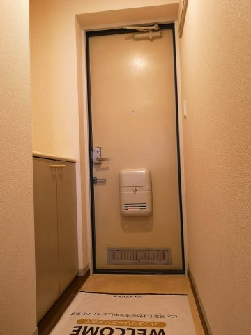 川崎市多摩区中野島２丁目のアパートの玄関