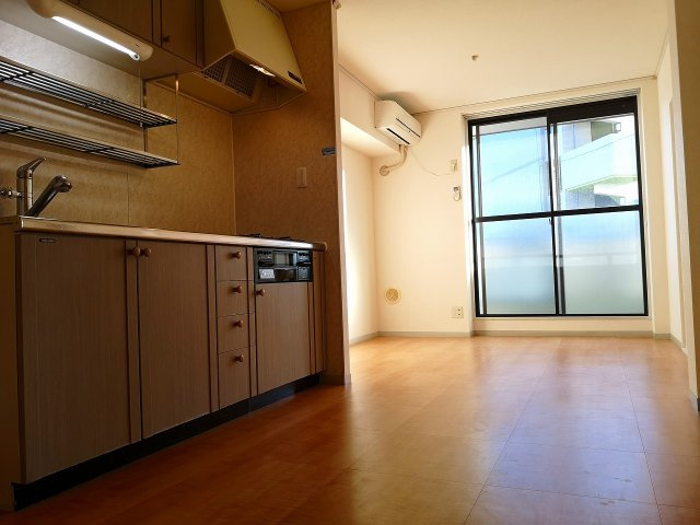 川崎市多摩区中野島２丁目のアパートの居間・リビング