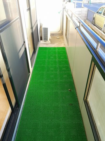 川崎市多摩区中野島２丁目のアパートのバルコニー