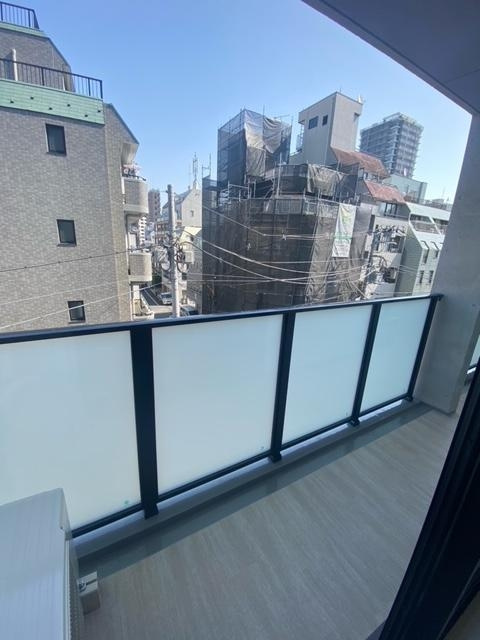 ALTERNA池袋EASTのバルコニー