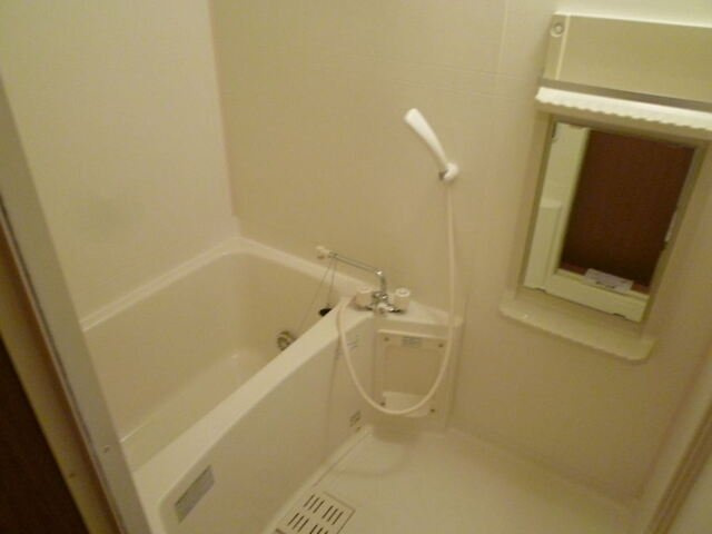 シャトレ小竹　Ⅱの浴室|落ち着いた空間のお風呂です