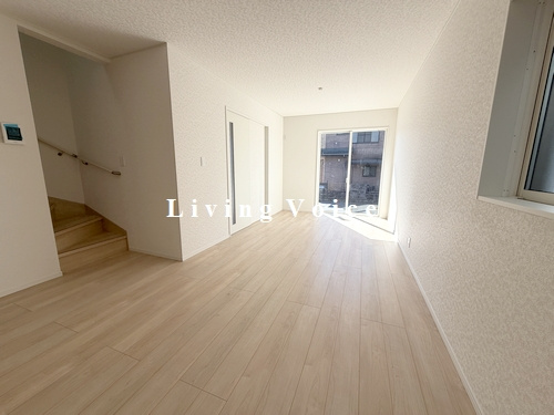 【居間・リビング】 | 【仲介手数料０円】厚木市下荻野第18　新築一戸建て　全2棟 | 厚木市下荻野第18　新築一戸建て　全2棟