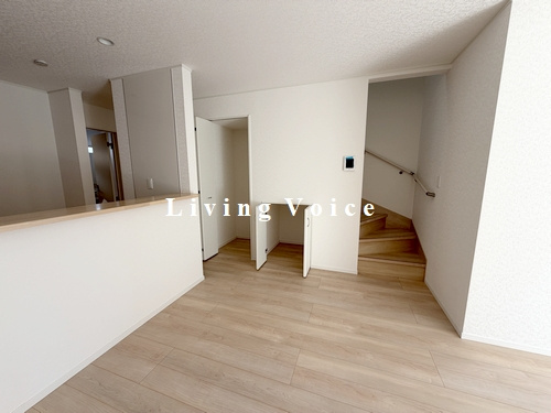 【居間・リビング】 | 【仲介手数料０円】厚木市下荻野第18　新築一戸建て　全2棟 | 厚木市下荻野第18　新築一戸建て　全2棟