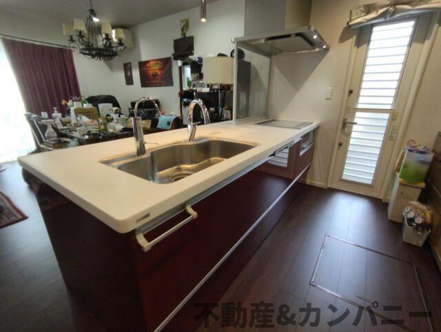 松山市和泉北４丁目の中古一戸建のキッチン|きれいなキッチンです