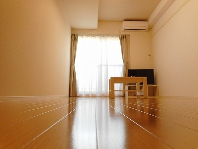 川崎市多摩区宿河原５丁目の賃貸マンションの居間・リビング